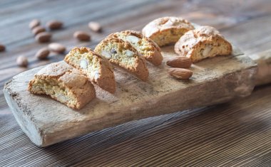 Cantuccini ahşap tahta üzerinde