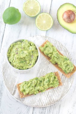 Guacamole sandviçle yakın çekim