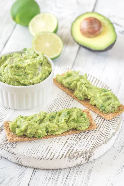 Guacamole sandviçle yakın çekim