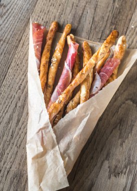 Breadsticks jamon içinde sarılmış
