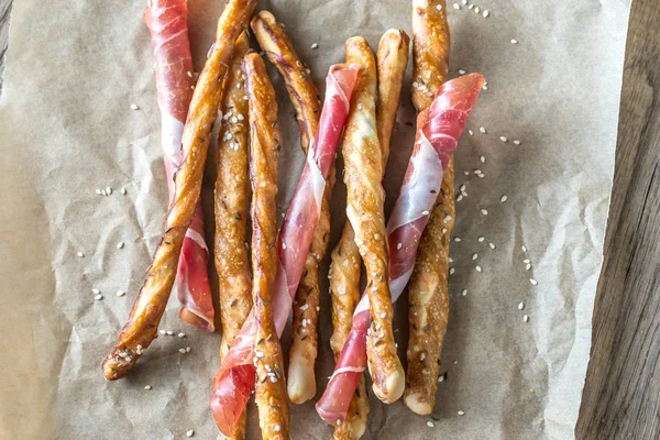 Breadsticks jamon içinde sarılmış