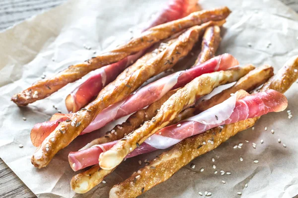 Breadsticks jamon içinde sarılmış