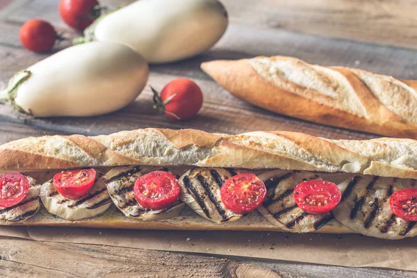 Sandwich Grilled Aubergines Cherry Tomatoes — Stock Photo, Image