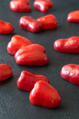 Taze kırmızı biber dilimleri