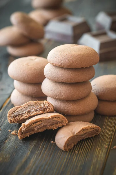 Шоколадне Печиво Дерев Яному Столі — стокове фото