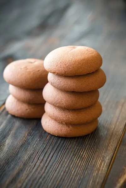 Шоколадне Печиво Дерев Яному Столі — стокове фото
