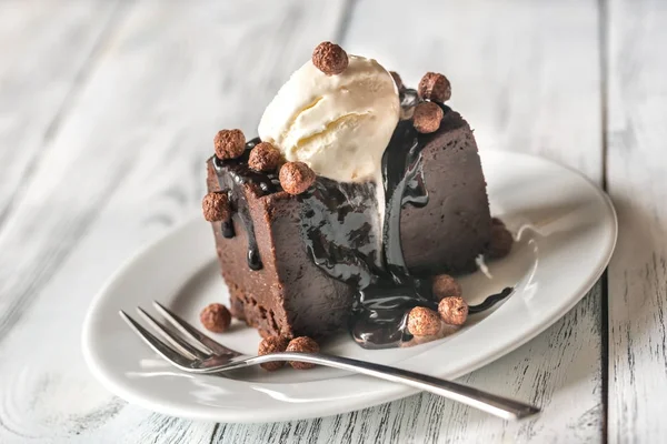 Brownie Σοκολάτας Παγωτό Βανίλια Και Κακάο Μπάλες — Φωτογραφία Αρχείου