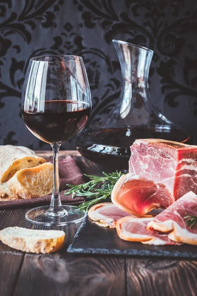 Vino Tinto Con Jamón Jamón Jamón —  Fotos de Stock