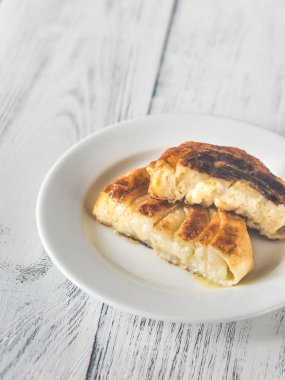 İtalyan flatbreads peynir ile doldurulmuş