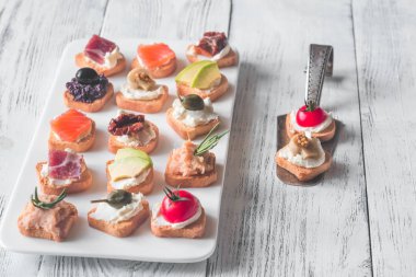 Crostini farklı Topingler ile