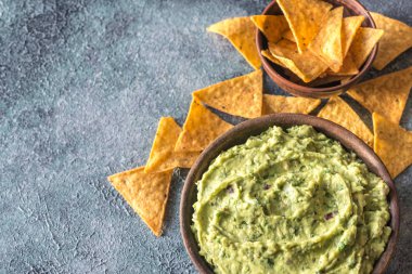 Tortilla cips kase guacamole