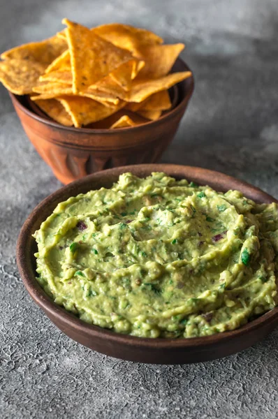 Tortilla cips kase guacamole