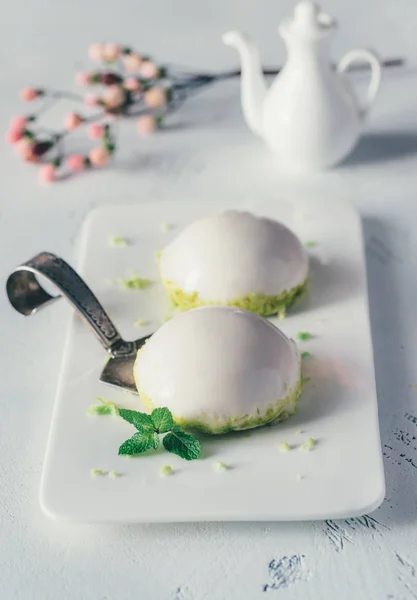 Torte Spagna Glassa Yogurt Con Crolli Pistacchio — Foto Stock