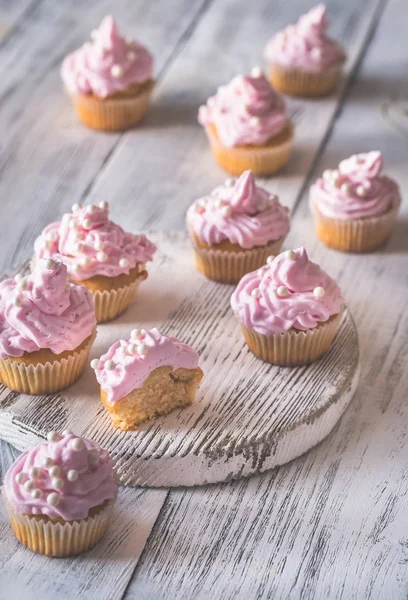 Molti Cupcake Fatti Casa Crema Rosa — Foto Stock