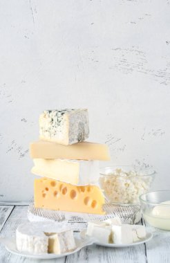 çeşitli peynir türleri