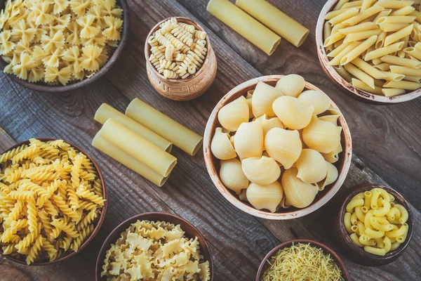 Verschillende Soorten Pasta Witte Achtergrond — Stockfoto