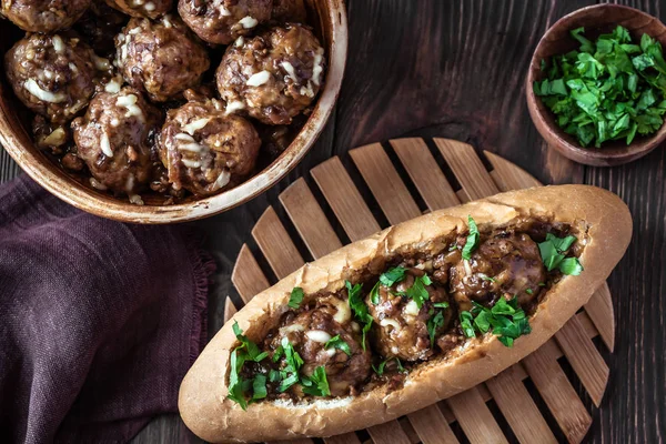 Hot Dog Broodje Gevuld Met Gehaktballen — Stockfoto