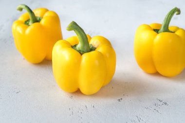 Taze sarı dolma biber.