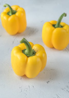 Taze sarı dolma biber.