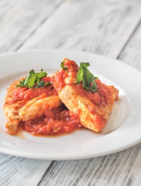 Domates soslu tavuk.