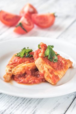 Domates soslu tavuk.