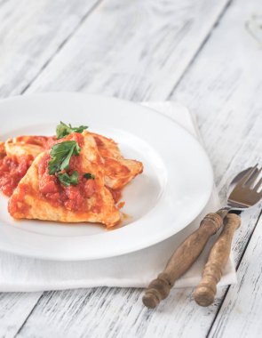 Domates soslu tavuk.