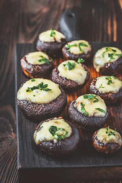 Mozzarellával Töltött Főtt Gomba — Stock Fotó