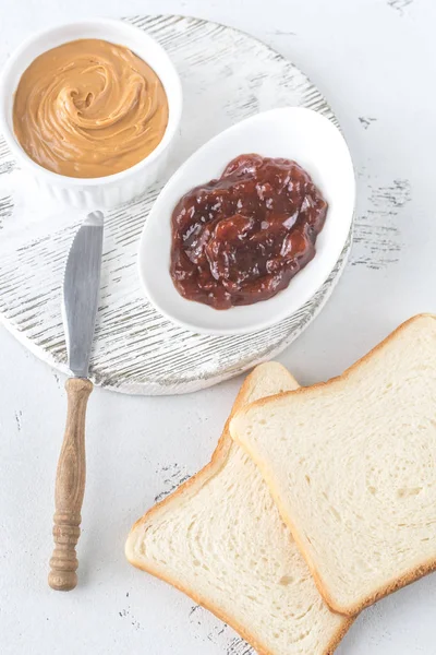 Rebanadas Pan Tostado Con Mantequilla Maní Mermelada Fresa —  Fotos de Stock