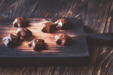 Tahtada zencefilli kurabiye yıldızları