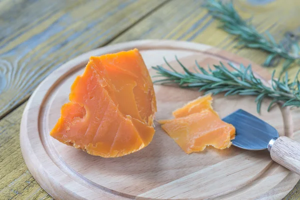 Zeppa Formaggio Mimolette Sulla Tavola Legno — Foto Stock