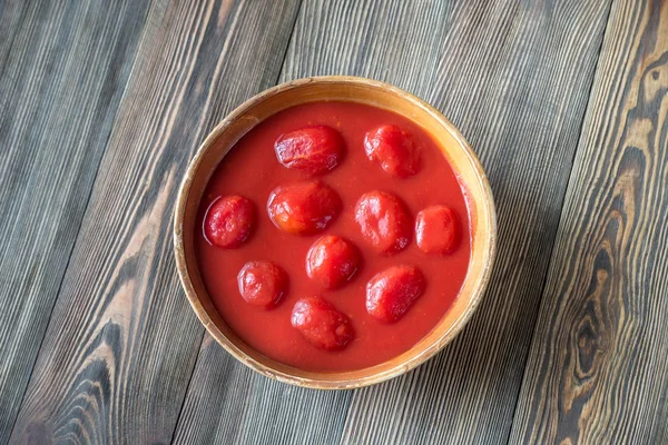 Cuenco Tomates Enlatados Fondo Madera — Foto de Stock