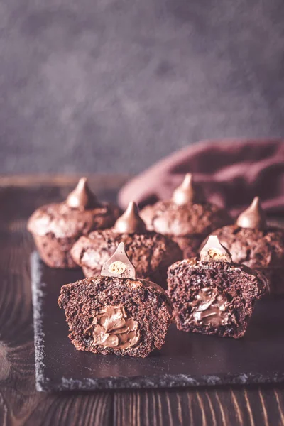 Muffins Chocolat Sur Panneau Pierre Noire — Photo