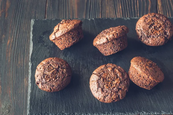 Czekoladowe Muffinki Tablicy Czarnego Kamienia — Zdjęcie stockowe