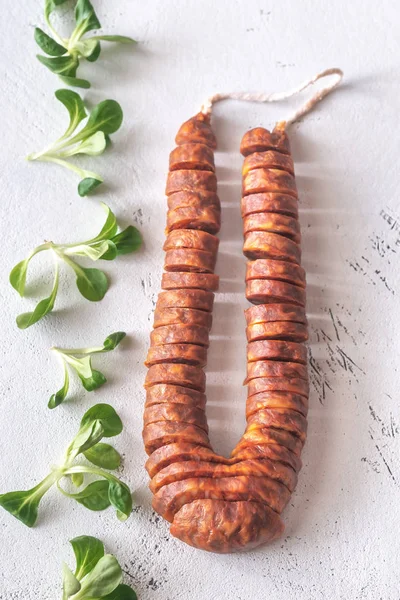 Chorizo español sobre fondo blanco — Foto de Stock