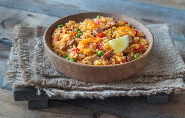 Cuenco de pollo y paella de chorizo —  Fotos de Stock