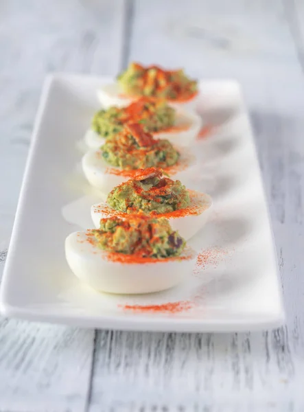 Guacamole en spek deviled eieren — Stockfoto
