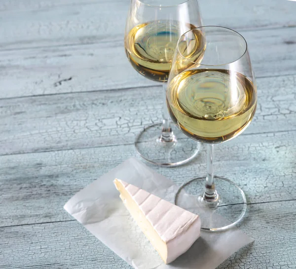 Two glasses of white wine — Stock Photo, Image