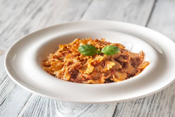 Portion de farfalle au pesto de tomate séché au soleil — Photo