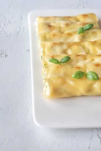 Cannelloni gevuld met ricotta — Stockfoto