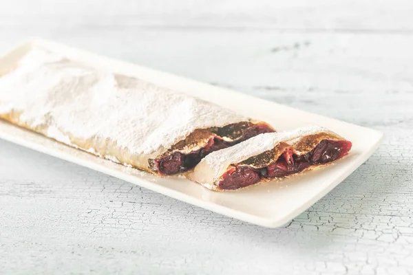 Cherry strudel — Stock Photo, Image