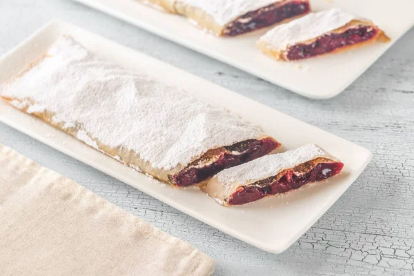 Cherry strudel — Stock Photo, Image