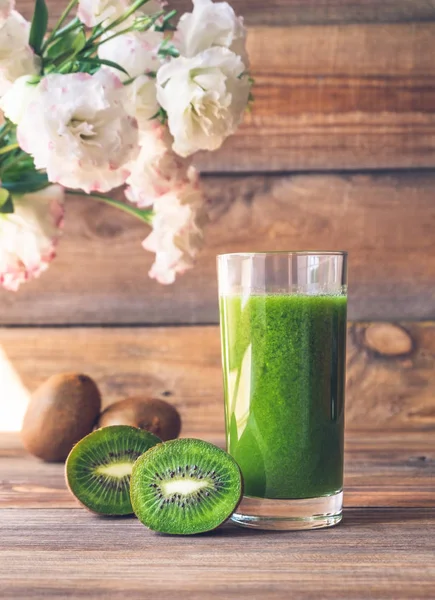 Vaso de jugo de kiwi — Foto de Stock