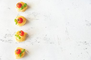 Domates ile RAW Fettuccine