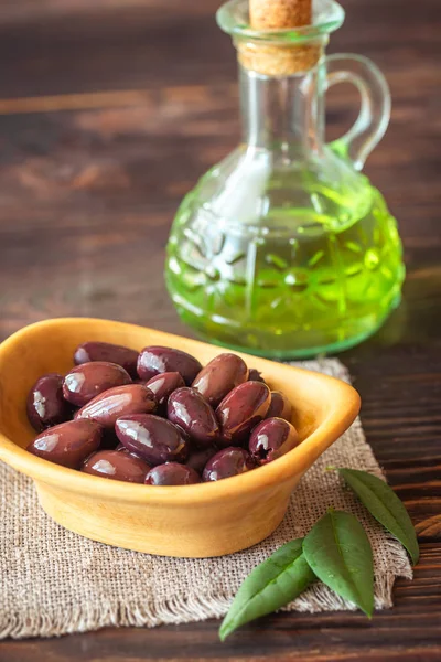 Bowl of kalamata olives — Stock Photo, Image