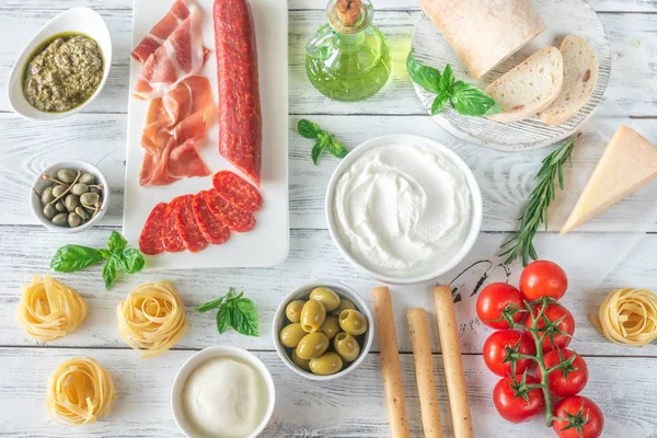 Sortimento de alimentos italianos — Fotografia de Stock