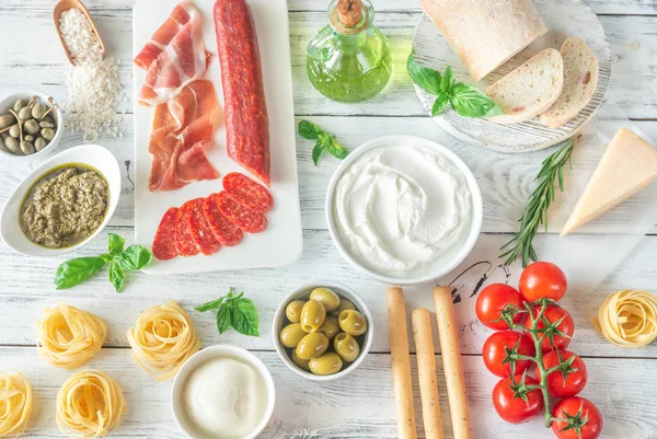 Sortimento de alimentos italianos — Fotografia de Stock