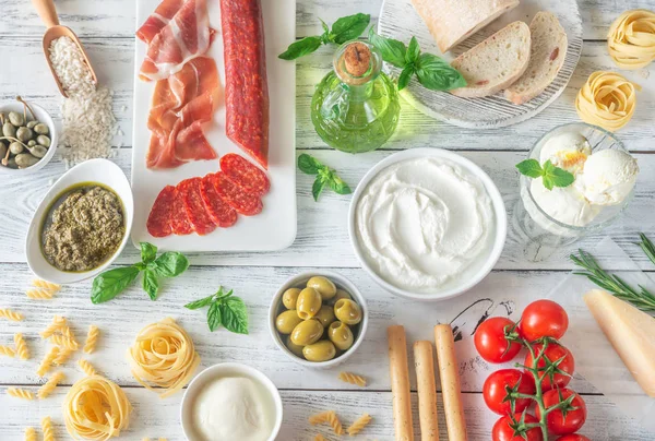 Assortimento di alimenti italiani — Foto Stock