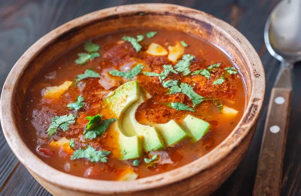 Schüssel mit würziger mexikanischer Suppe — Stockfoto