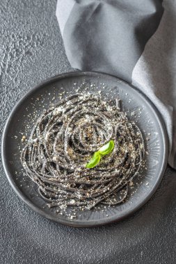 Siyah Cacio e pepe makarna bölümü