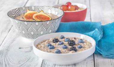 Yulaf ezmesi üç kase 